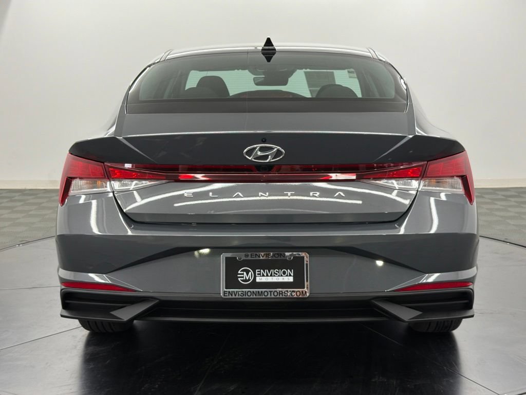 Used 2023 Hyundai Elantra SEL w/ Convenience Package FWD image 11
