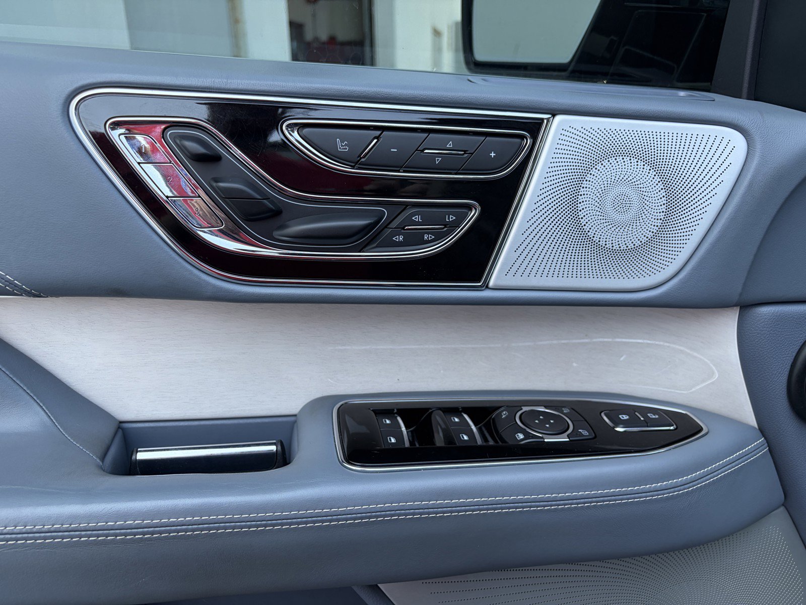 Used 2021 Lincoln Navigator L Black Label AWD/4WD image 13