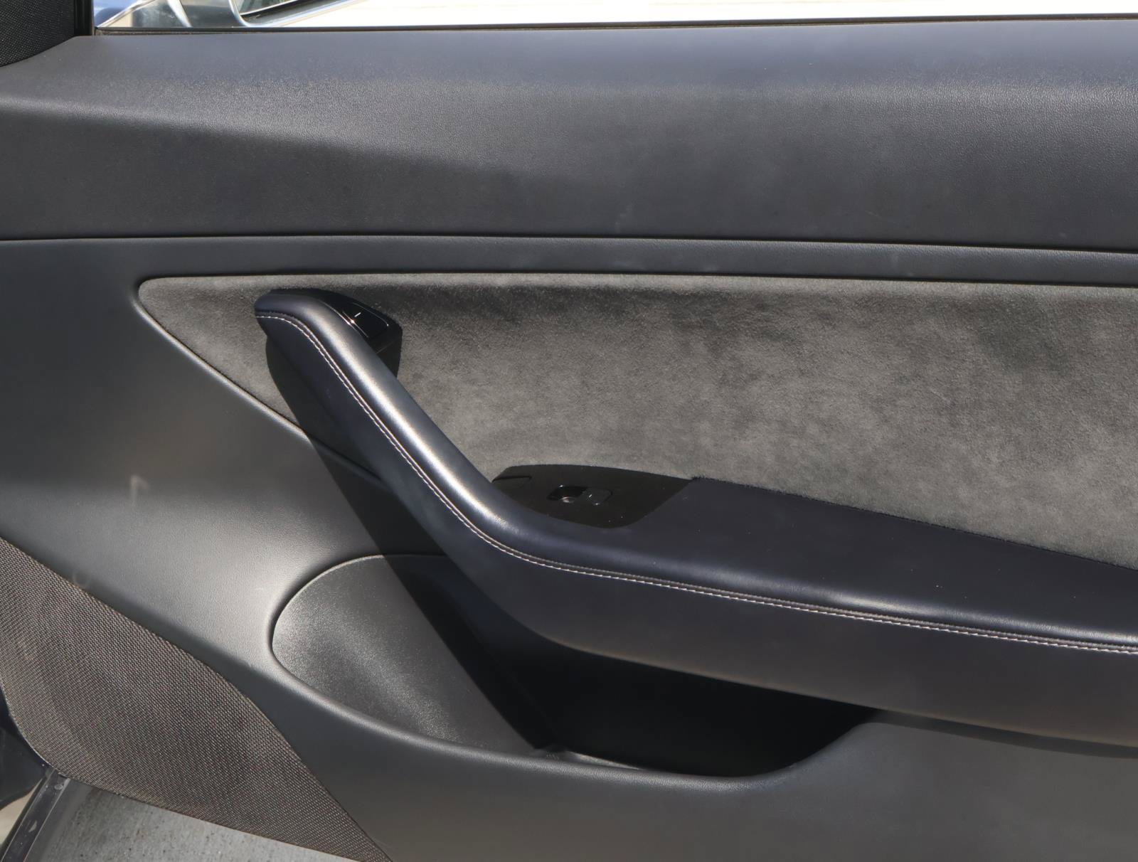 Used 2018 Tesla Model 3 Long Range RWD image 14