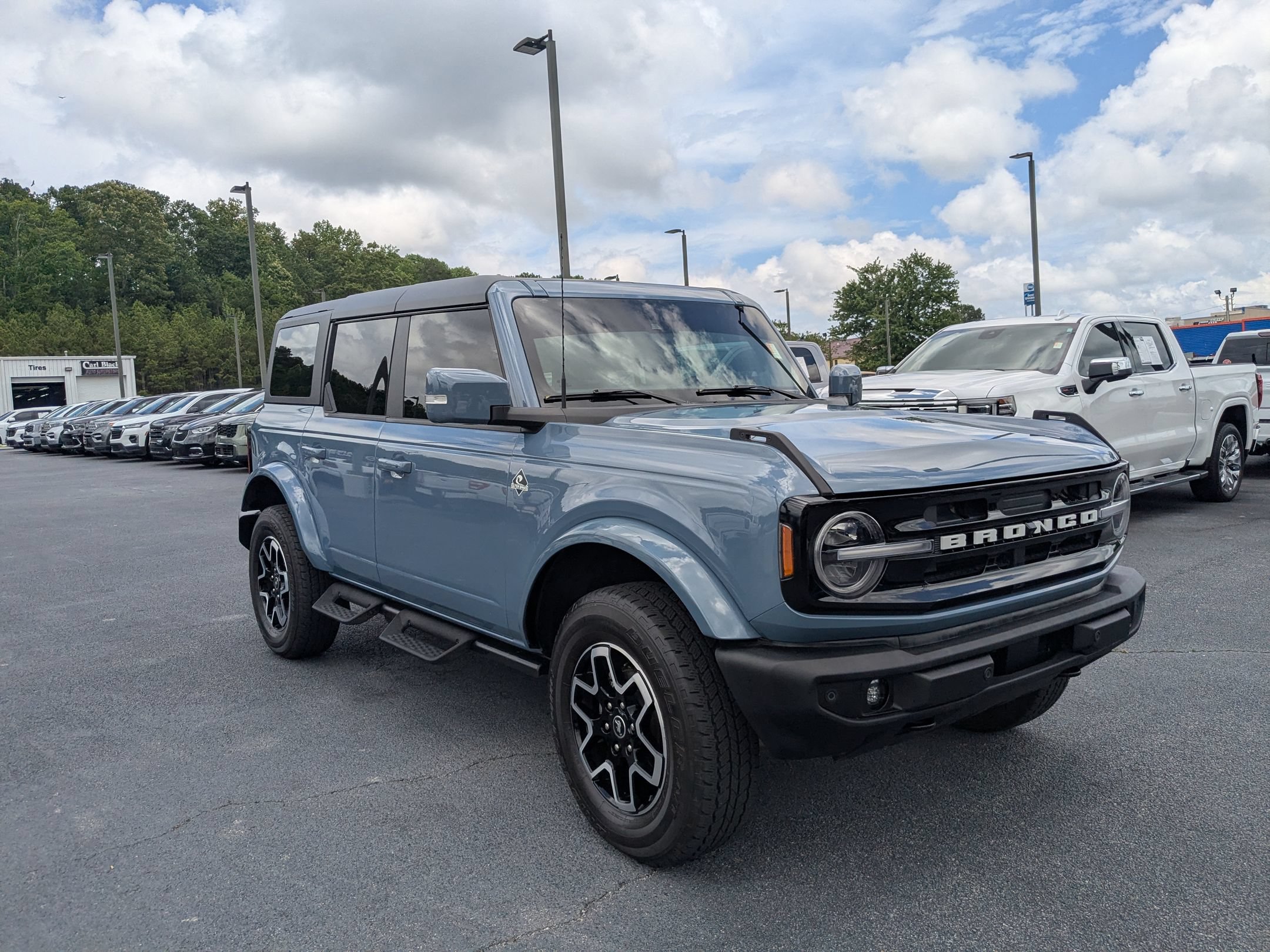Used 2024 Ford Bronco Outer Banks AWD/4WD image 3