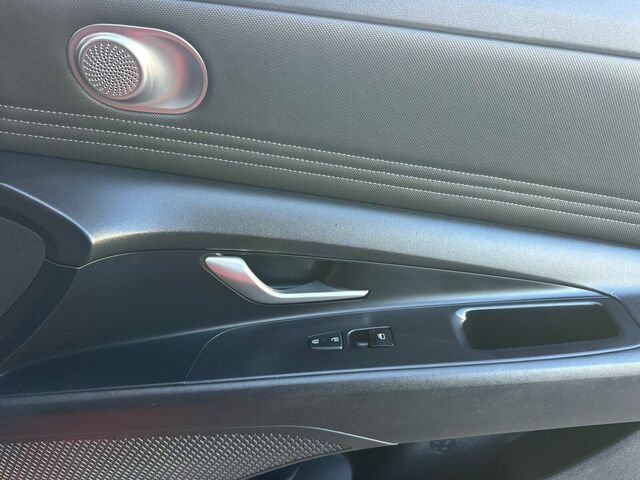Used 2023 Hyundai Elantra Limited FWD image 19