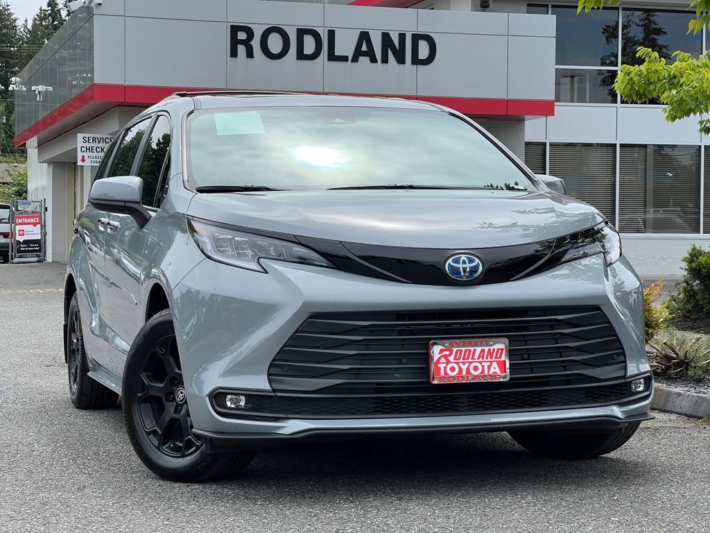 Certified 2025 Toyota Sienna XLE Woodland Edition