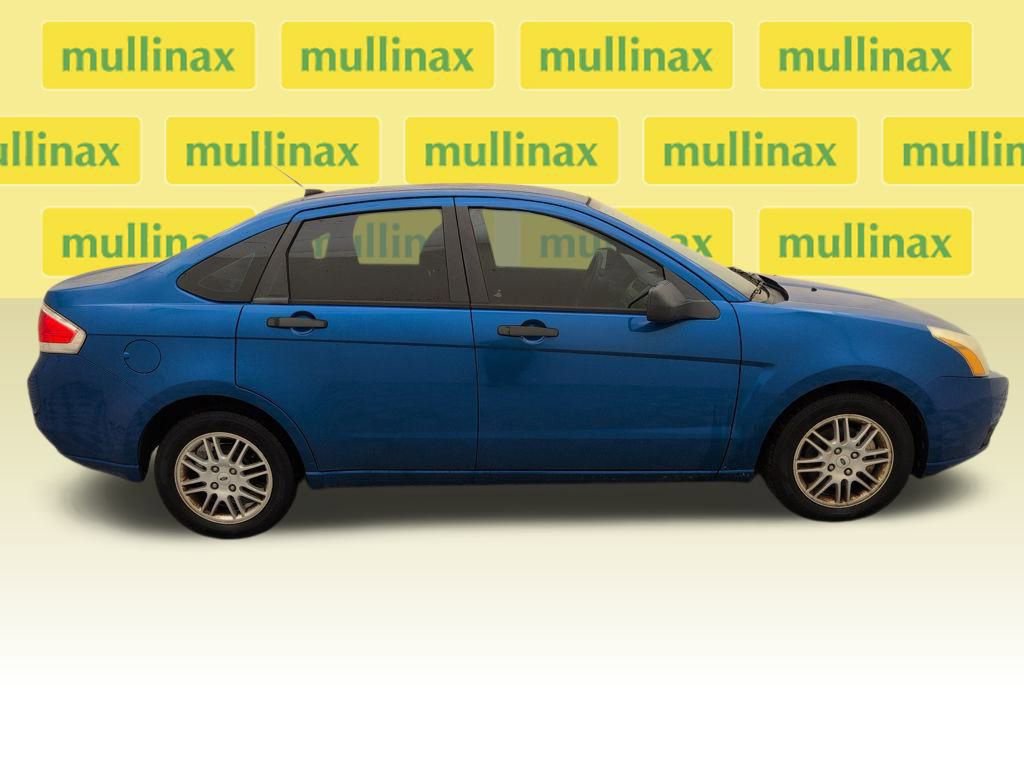 Used 2010 Ford Focus SE image 2