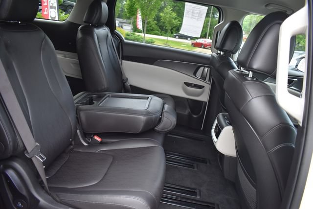 Used 2024 Kia Carnival LX FWD image 14