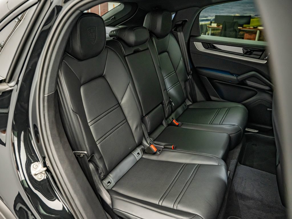 New 2026 Porsche Cayenne Coupe AWD/4WD image 43