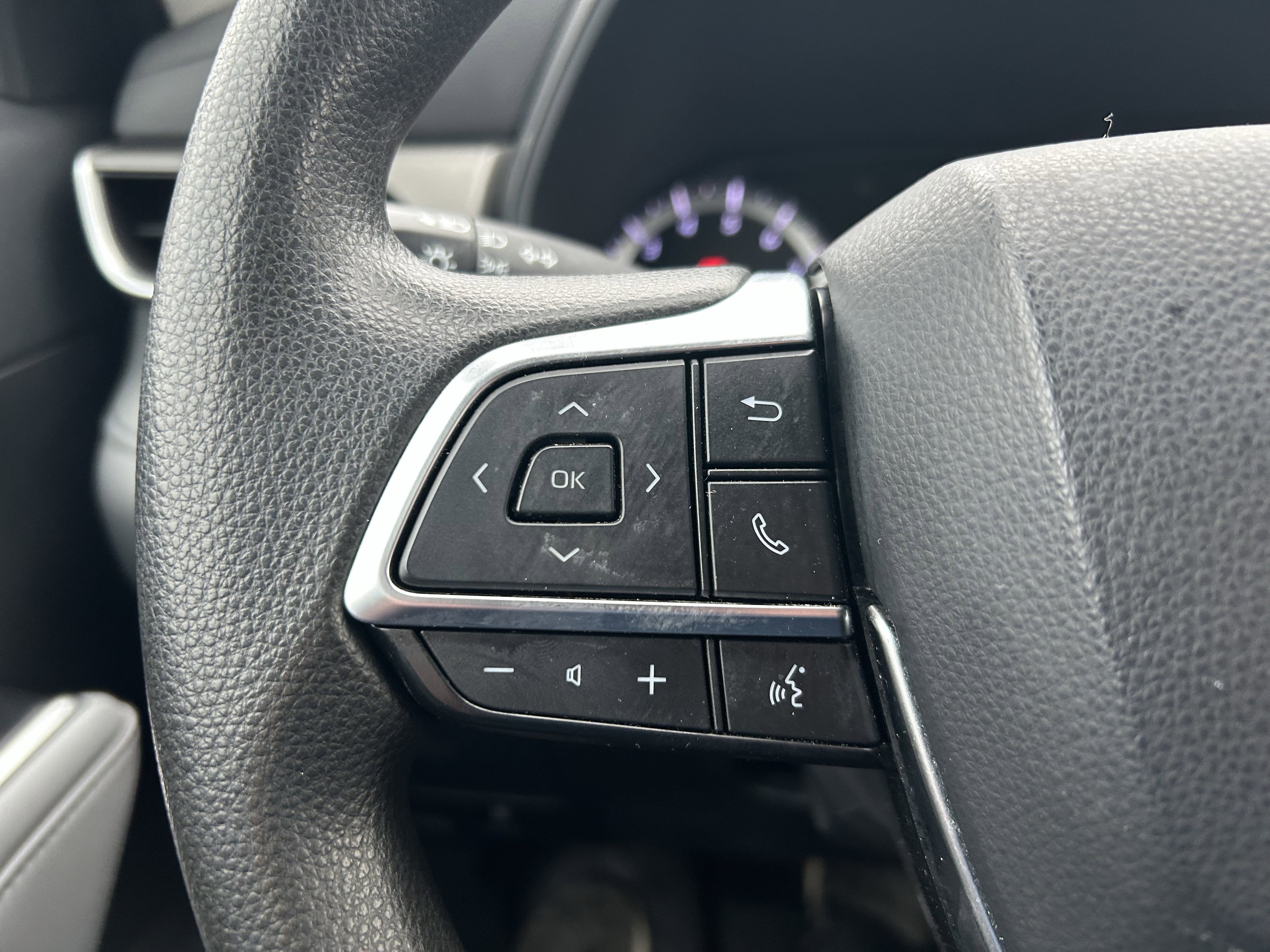 Used 2021 Toyota Highlander L image 18