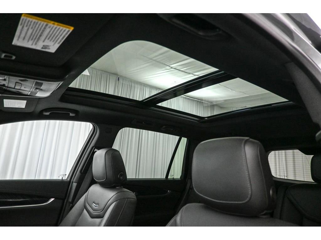 Used 2023 Cadillac XT6 Premium Luxury w/ Technology Package image 11