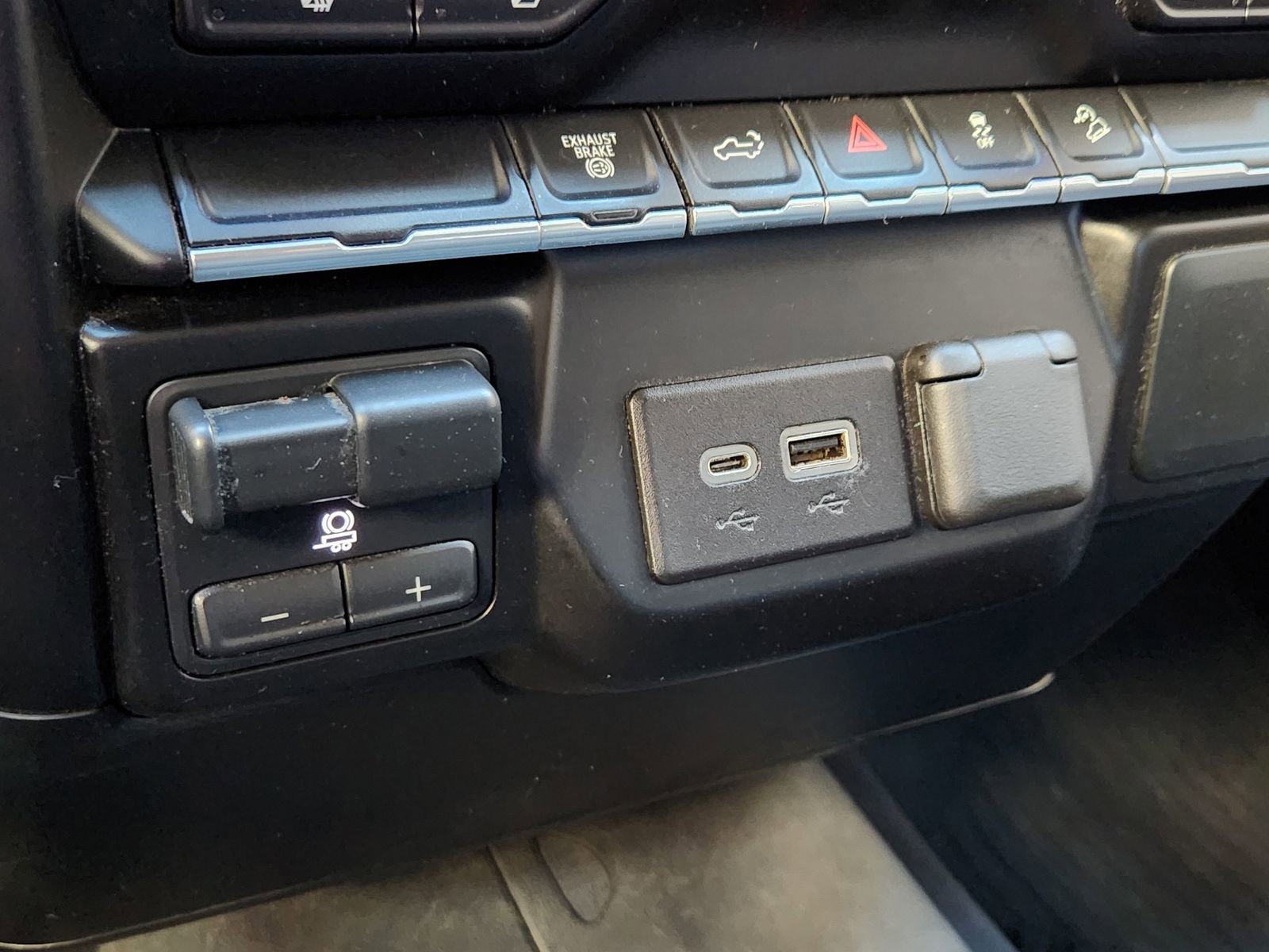 Used 2023 Chevrolet Silverado 2500 LT w/ Convenience Package image 24