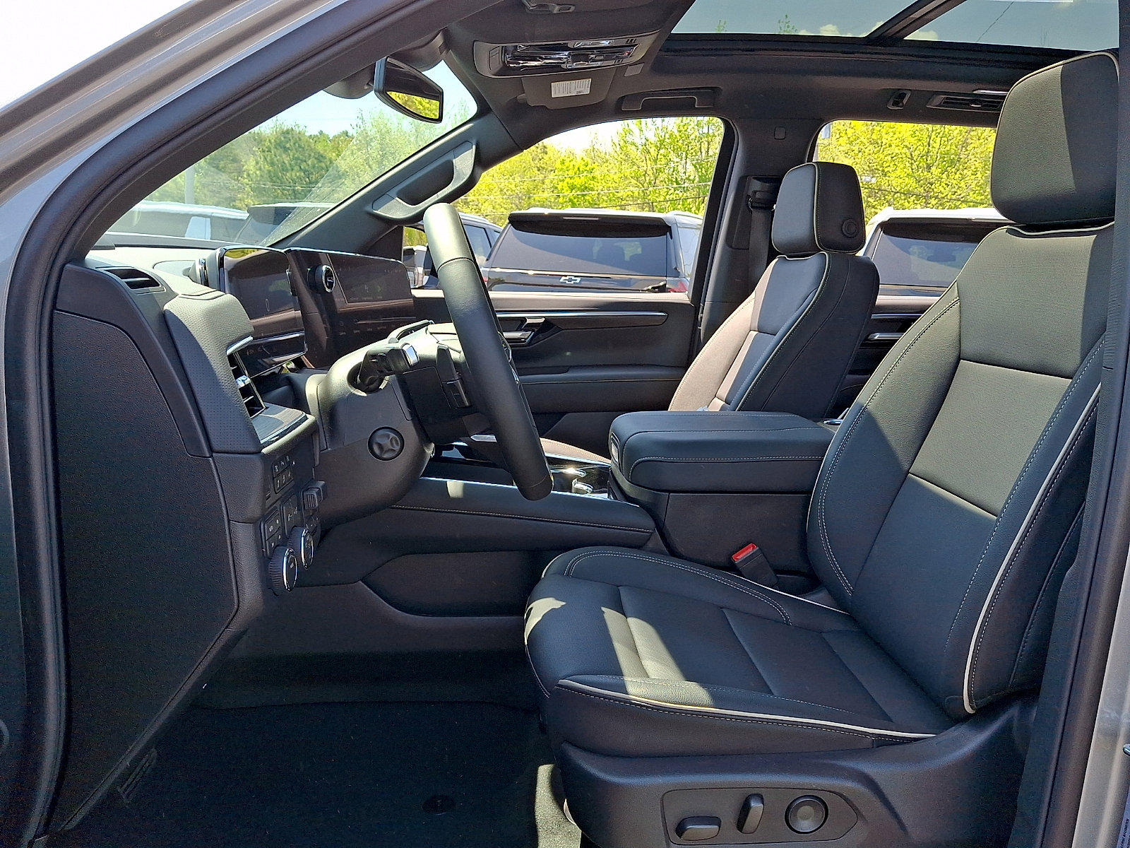 New 2026 Chevrolet Suburban Premier w/ Sun And Tow Package AWD/4WD image 10