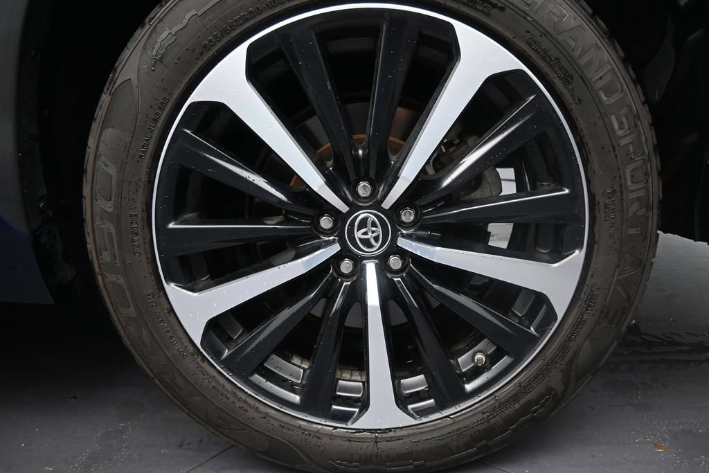 Used 2021 Toyota Highlander XSE FWD image 10