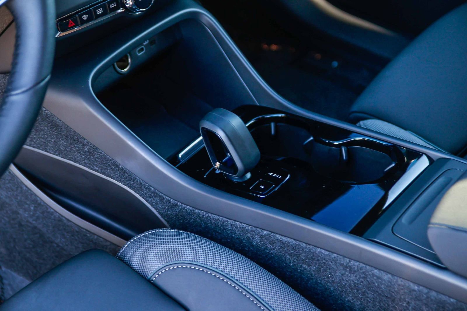 Used 2023 Volvo XC40 Recharge Core image 20