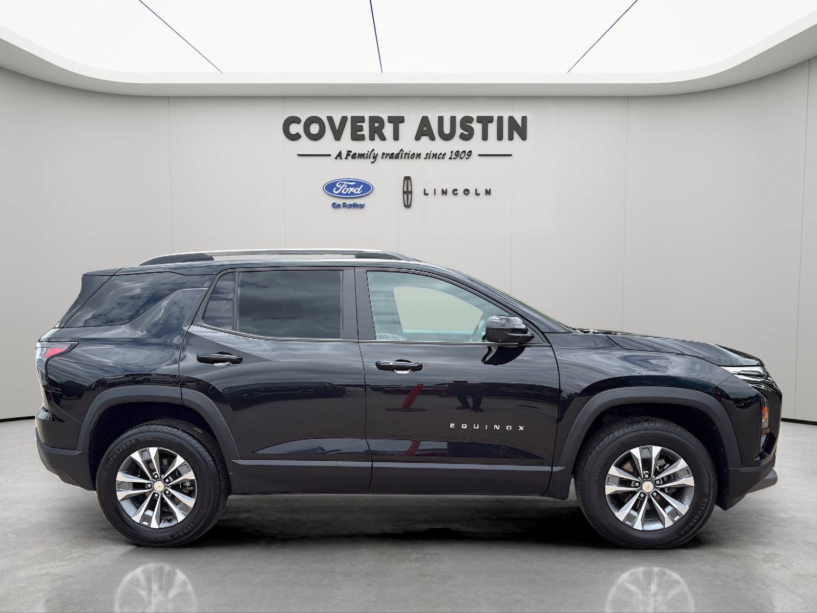 Used 2025 Chevrolet Equinox LT w/ Convenience Package II FWD image 4