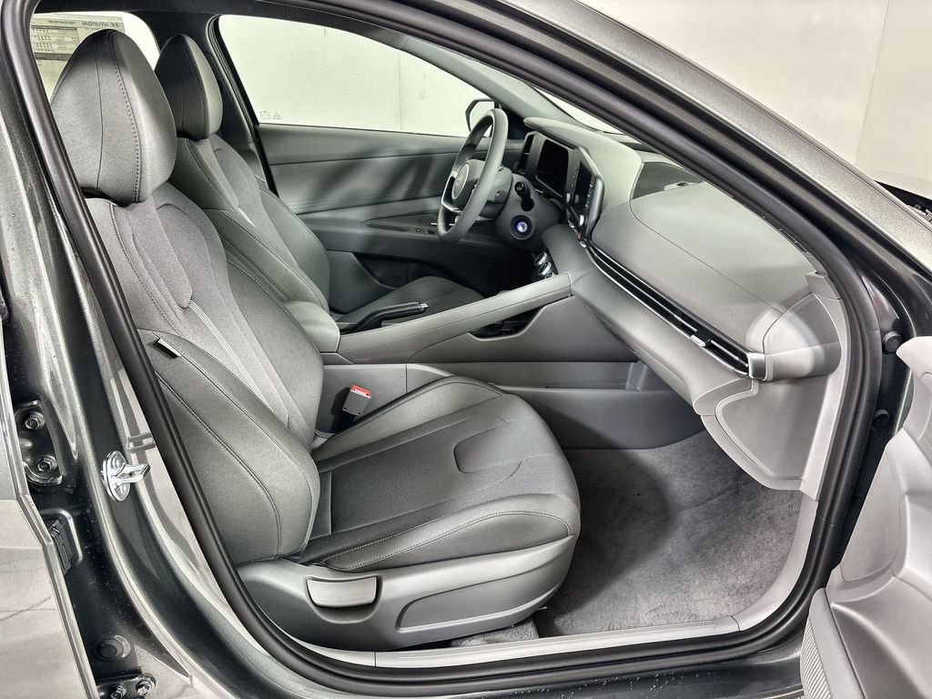 New 2026 Hyundai Elantra SE FWD image 24