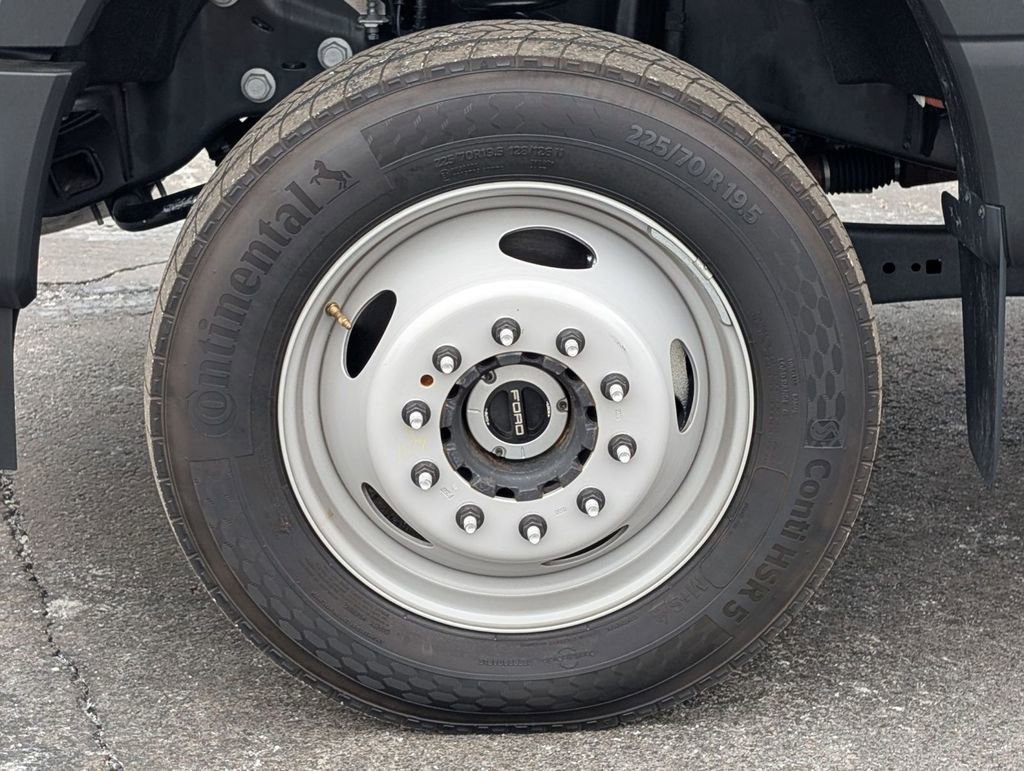 New 2025 Ford F550 4x4 Regular Cab Super Duty image 15