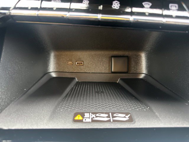 Used 2026 Chevrolet Traverse High Country AWD/4WD image 23