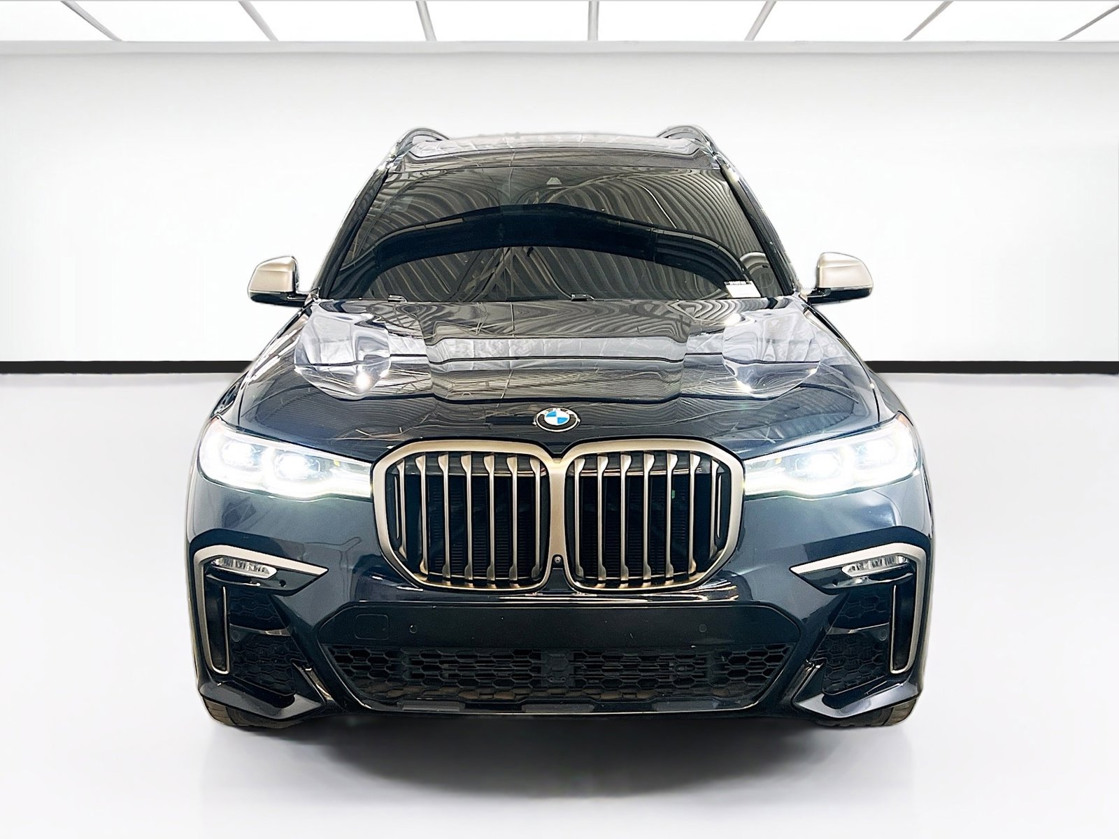 Used 2020 BMW X7 M50i w/ Executive Package image 2
