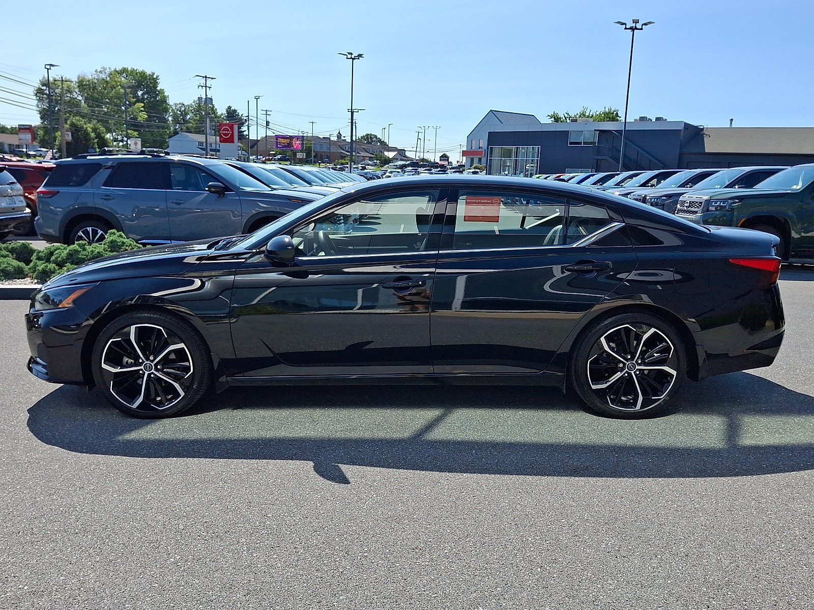 Certified 2023 Nissan Altima 2.5 SR w/ SR Premium Package FWD image 4
