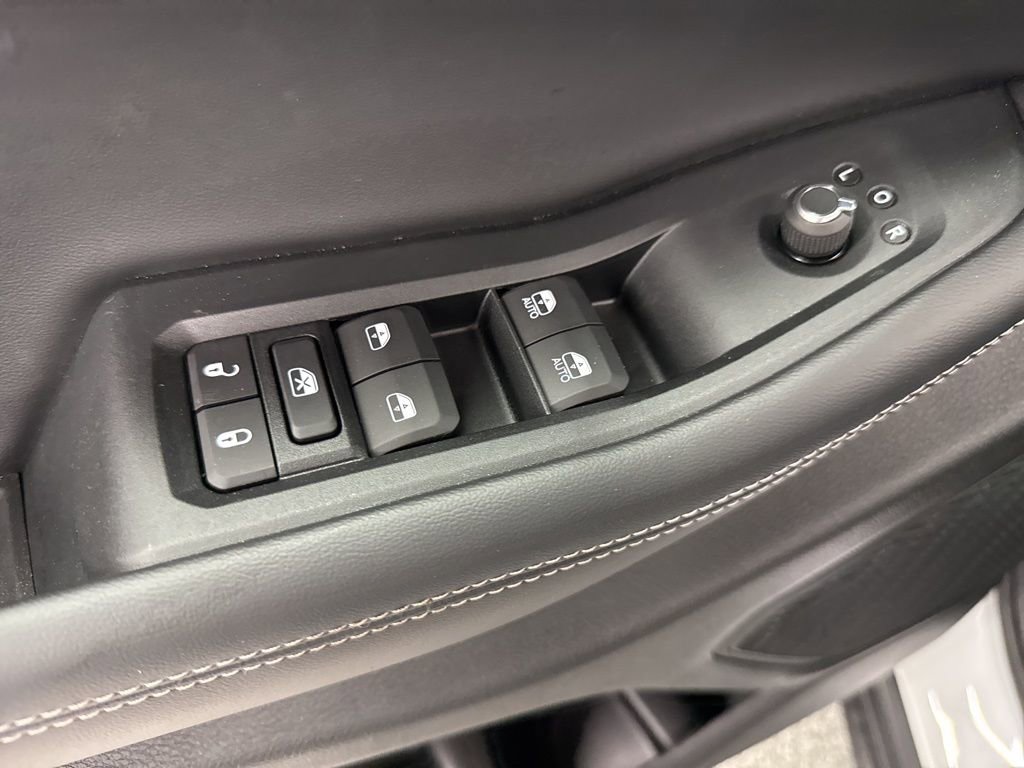 Used 2025 Jeep Grand Cherokee L Limited w/ MOPAR Finishing Package image 17