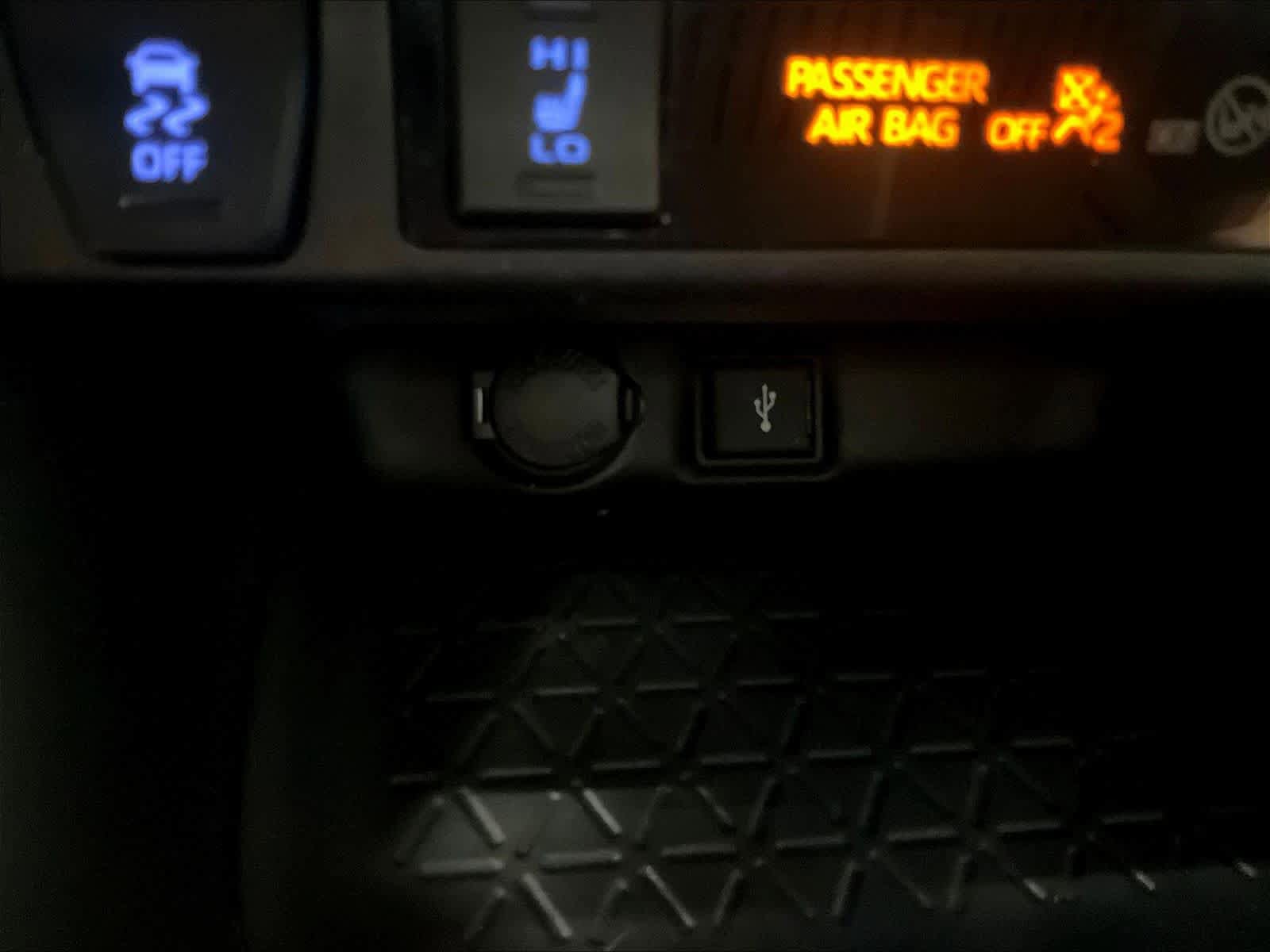 Used 2020 Toyota RAV4 XLE w/ Convenience Package AWD/4WD image 34