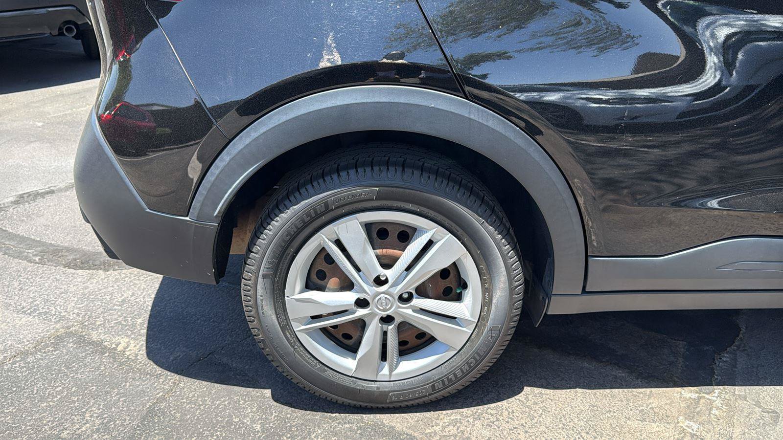 Used 2018 Nissan Kicks S FWD image 6