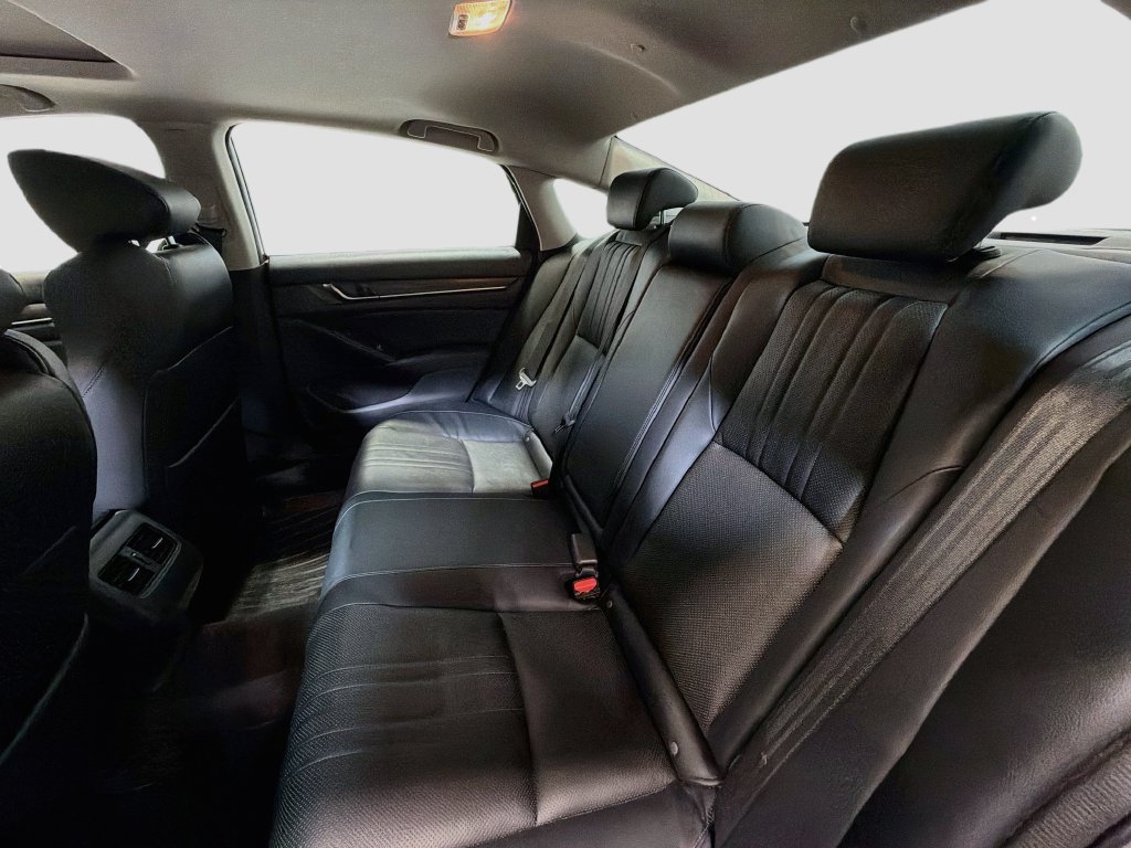 Used 2018 Honda Accord Touring image 24