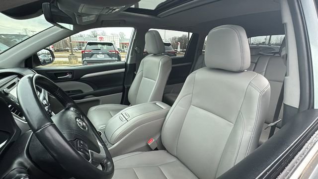 Used 2019 Toyota Highlander XLE w/ Protection Package #3 image 29