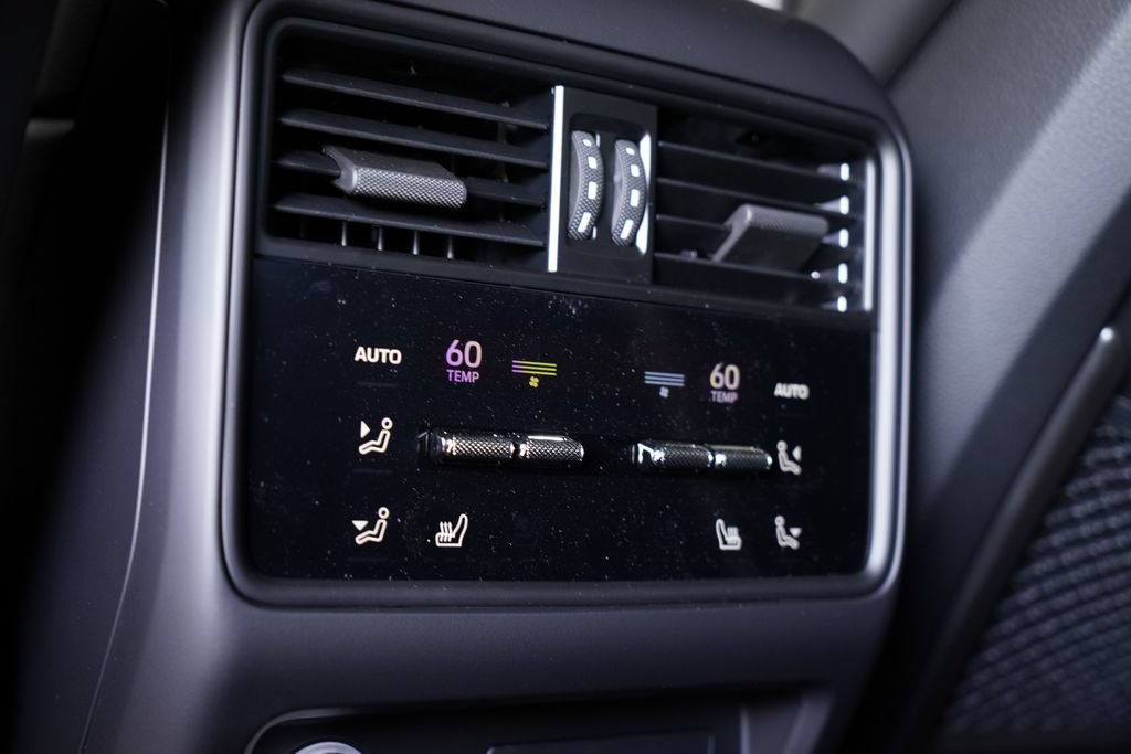 New 2026 Porsche Cayenne Coupe AWD/4WD image 23