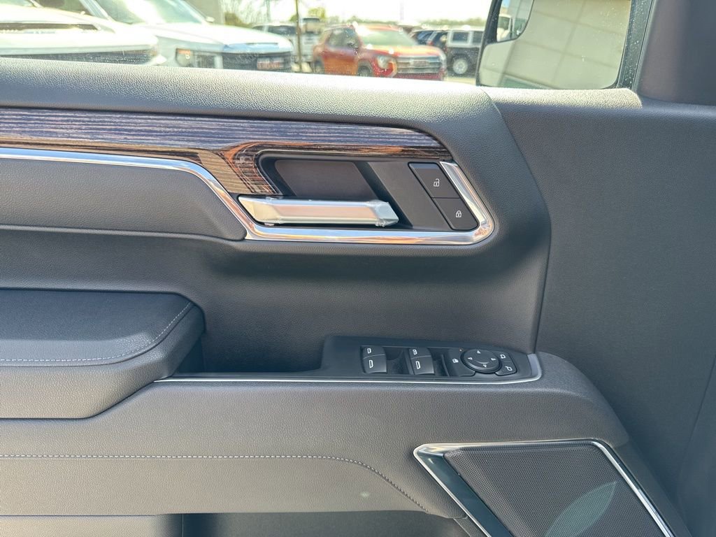 Used 2025 GMC Sierra 1500 Elevation image 11