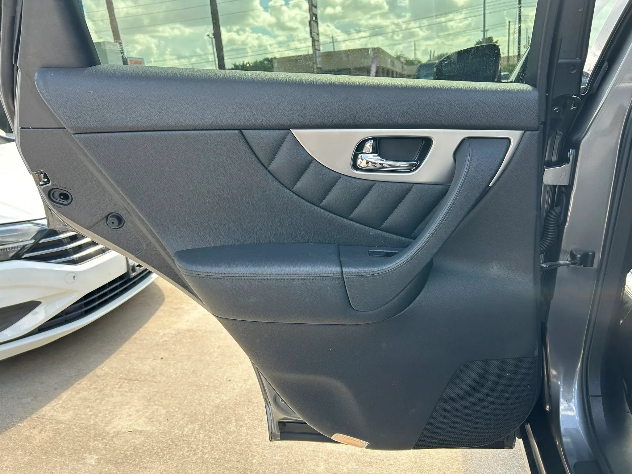 Used 2013 INFINITI FX37 AWD w/ Premium Pkg image 19