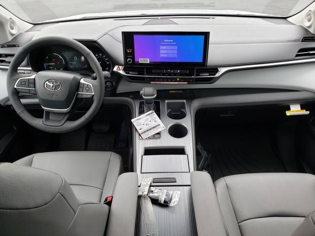 New 2026 Toyota Sienna XLE FWD image 15