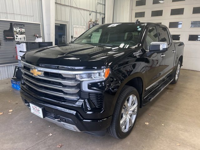 Used 2025 Chevrolet Silverado 1500 High Country w/ Technology Package image 2