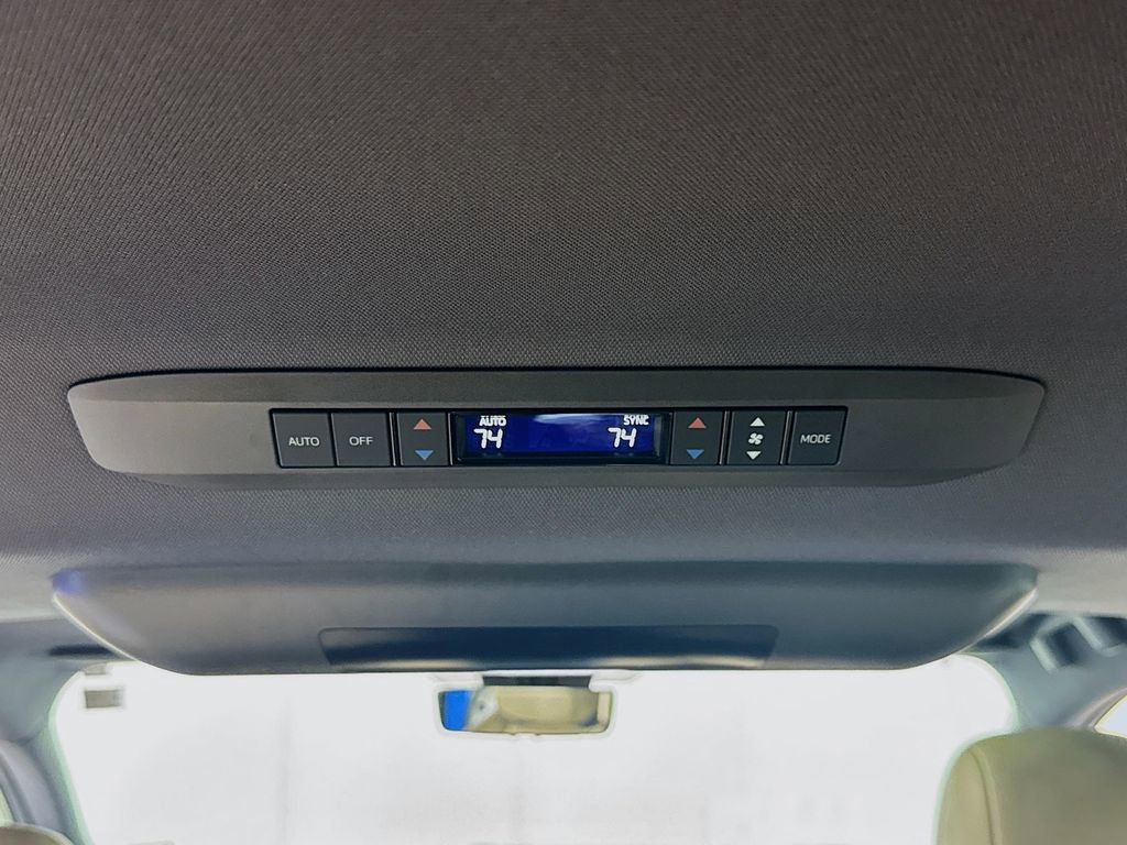 Used 2021 Toyota Sienna Limited image 27