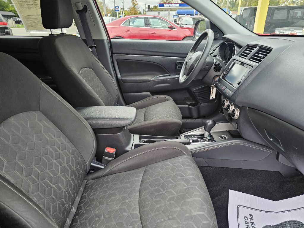 Used 2023 Mitsubishi Outlander Sport SE image 45