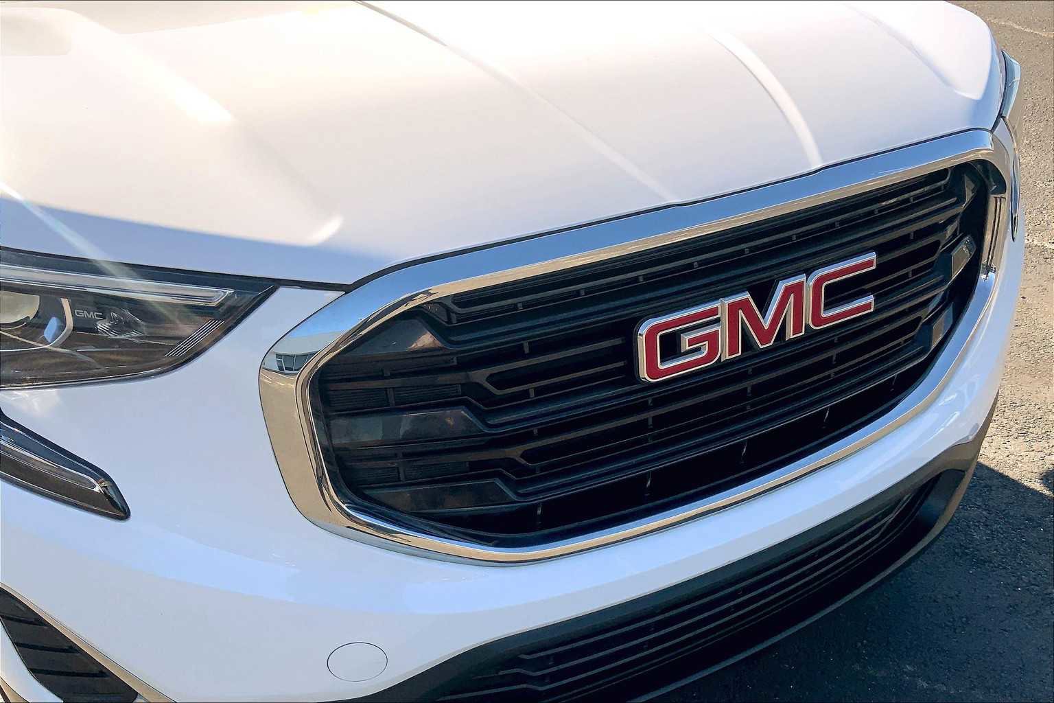 Used 2020 GMC Terrain SLE w/ Driver Convenience Package image 29