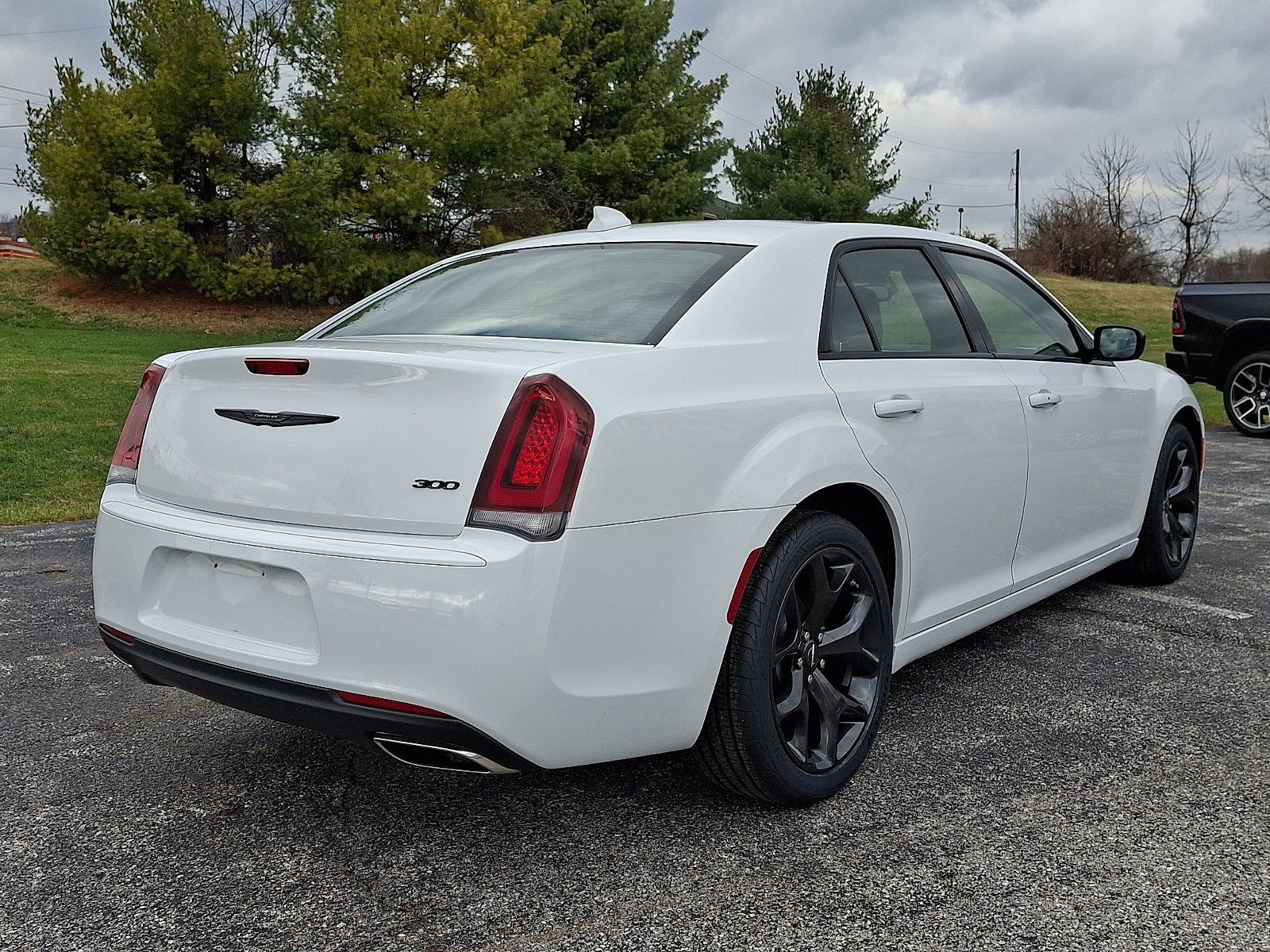 Used 2023 Chrysler 300 Touring w/ Sport Appearance Package image 8