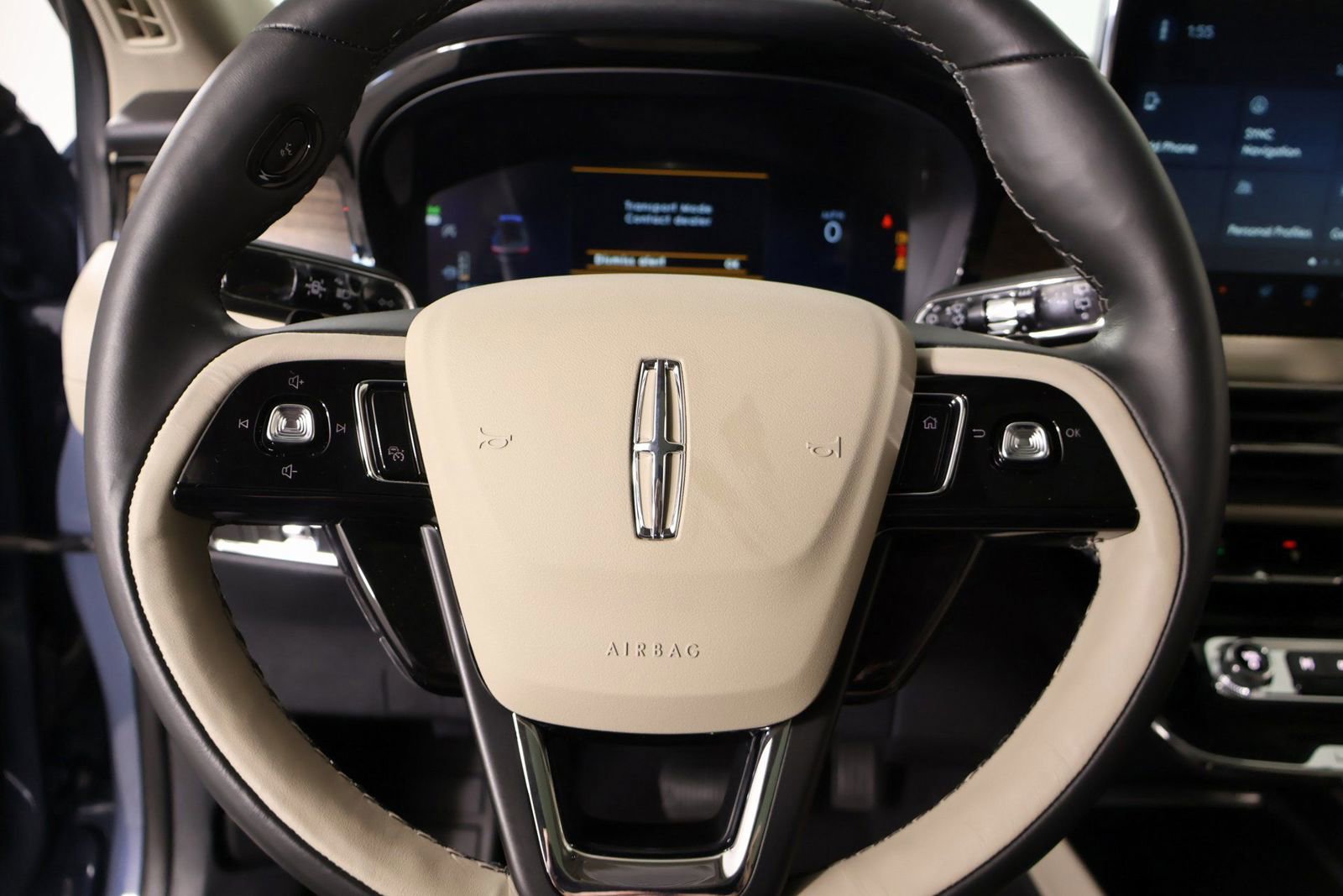 New 2026 Lincoln Corsair Reserve w/ Jet Appearance Package FWD image 3
