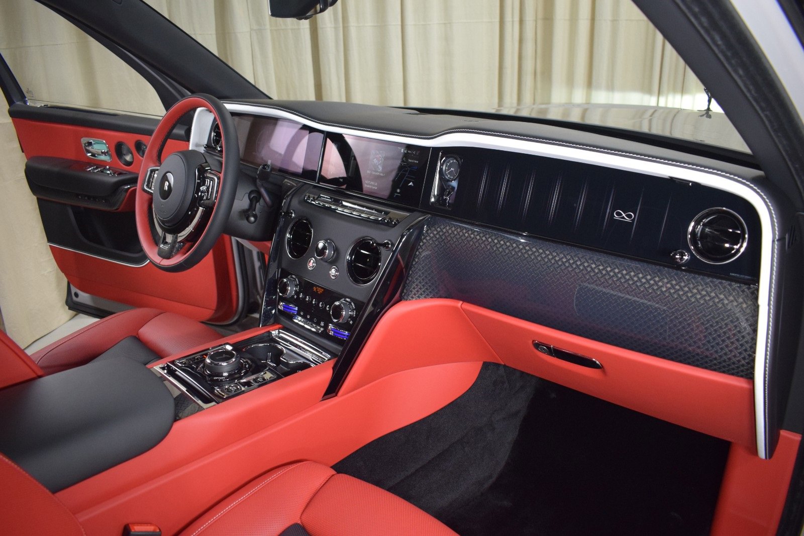 New 2026 Rolls-Royce Cullinan Black Badge image 24