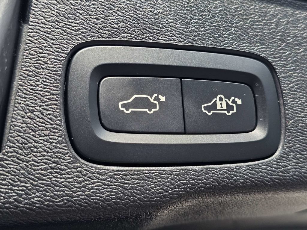 New 2027 Volvo XC60 B5 Ultra AWD/4WD image 13