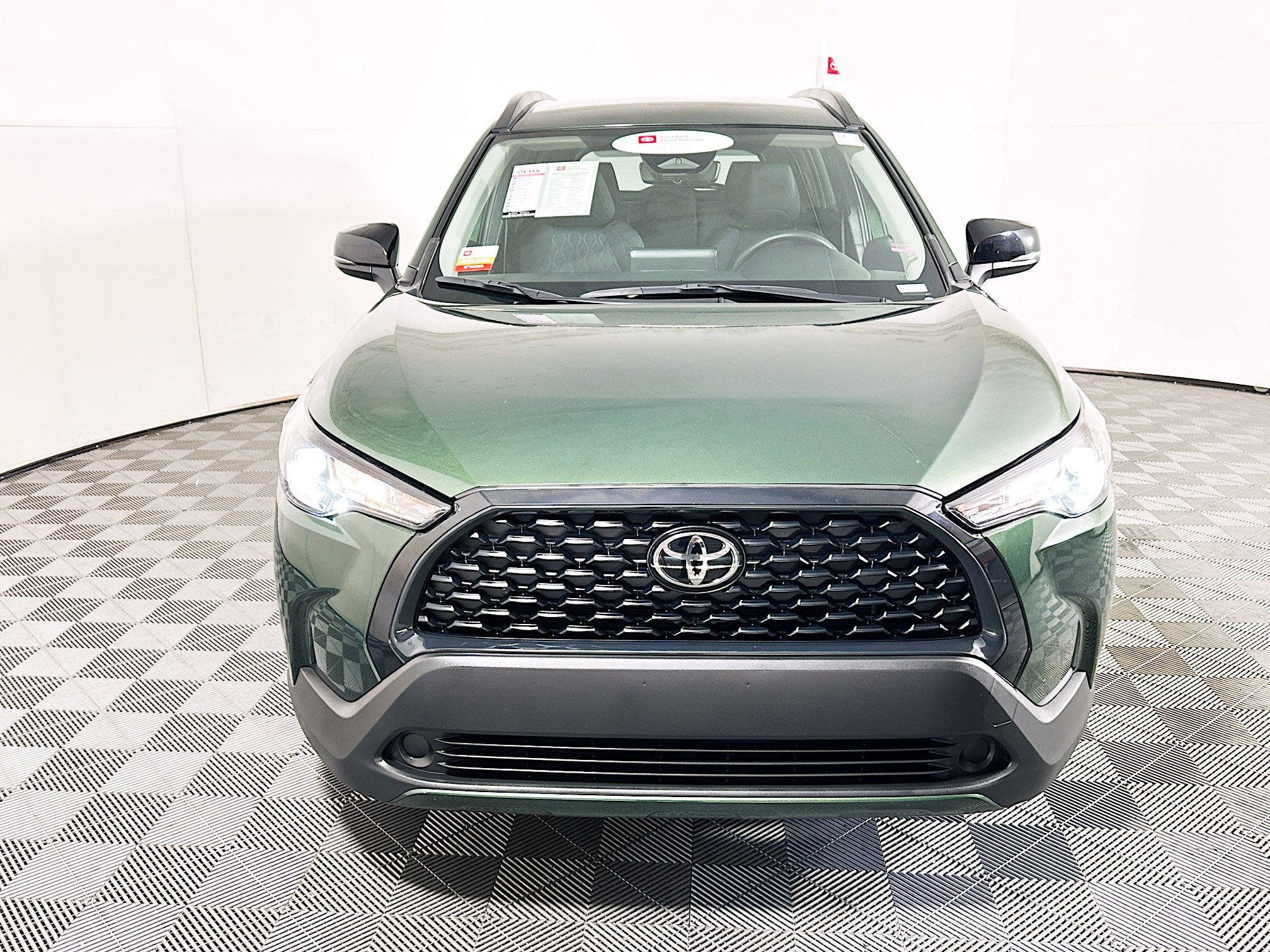 Used 2025 Toyota Corolla Cross LE image 8