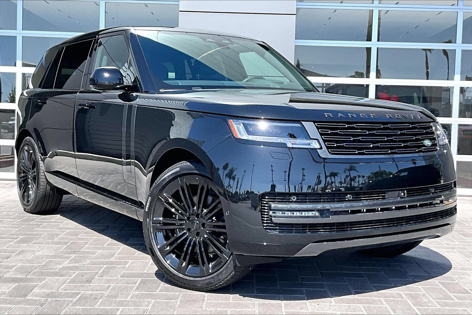 New 2026 Land Rover Range Rover Long Wheelbase SE AWD/4WD image 2