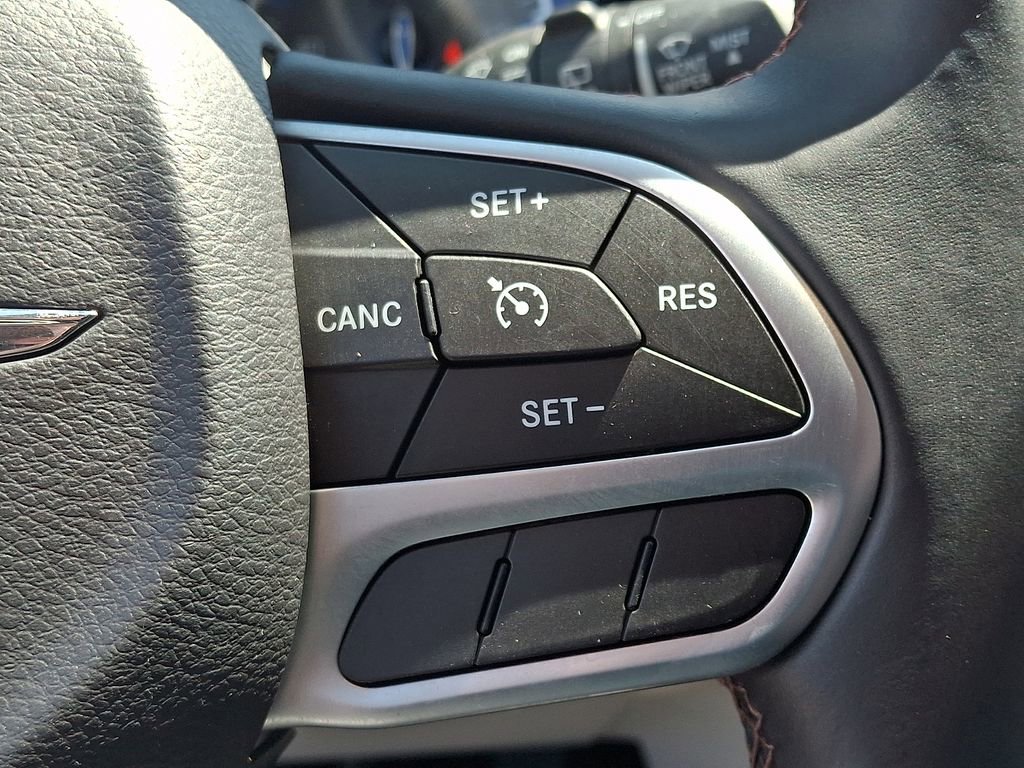 Used 2017 Chrysler Pacifica Touring-L FWD image 22