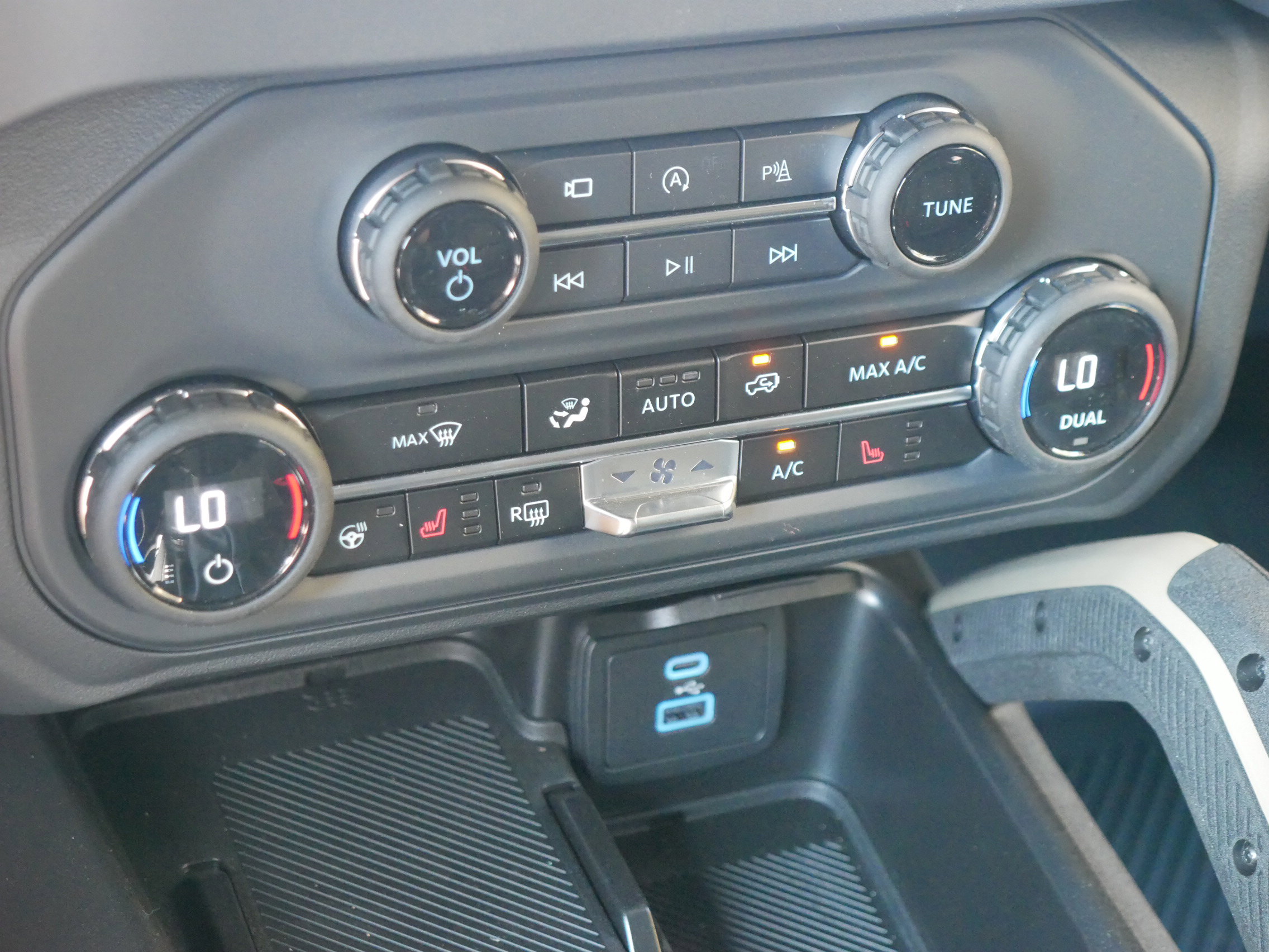 New 2025 Ford Bronco Badlands w/ Matte Film Protection Package image 17