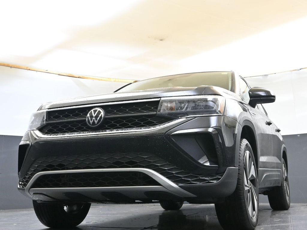 Certified 2024 Volkswagen Taos SE image 38