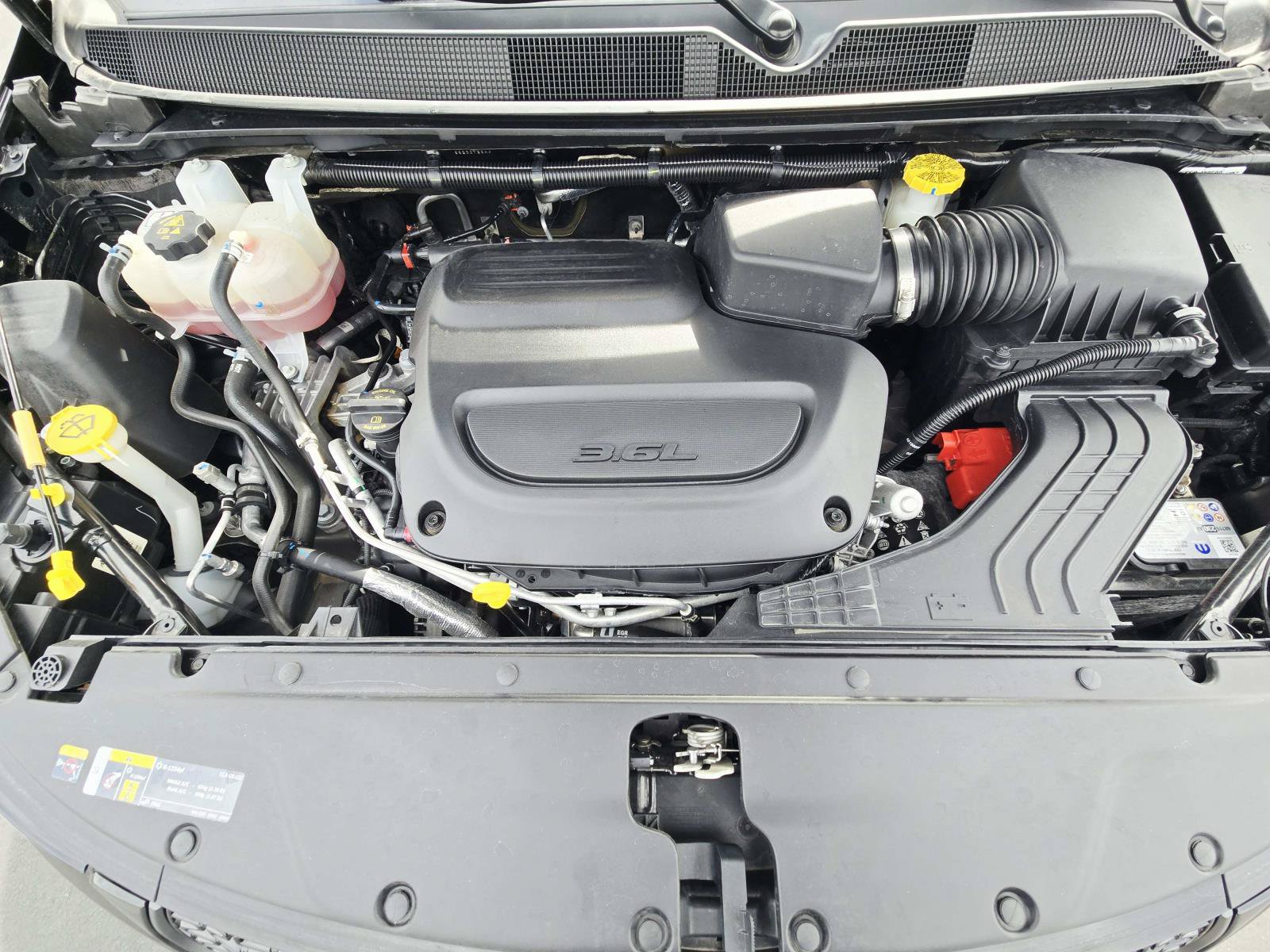Used 2025 Chrysler Pacifica Limited FWD image 21