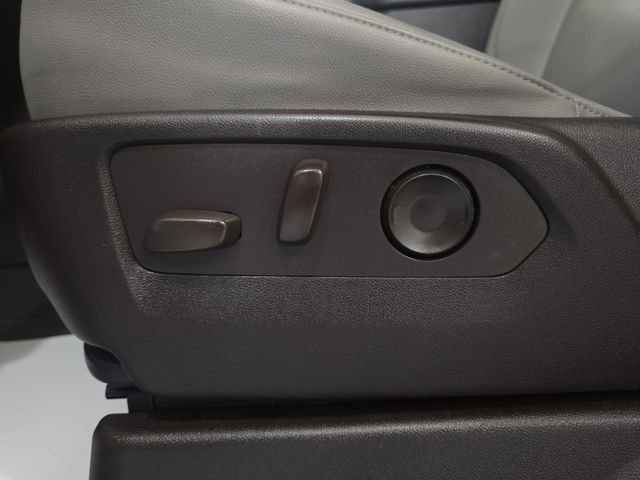 Used 2022 Chevrolet Suburban LT image 11