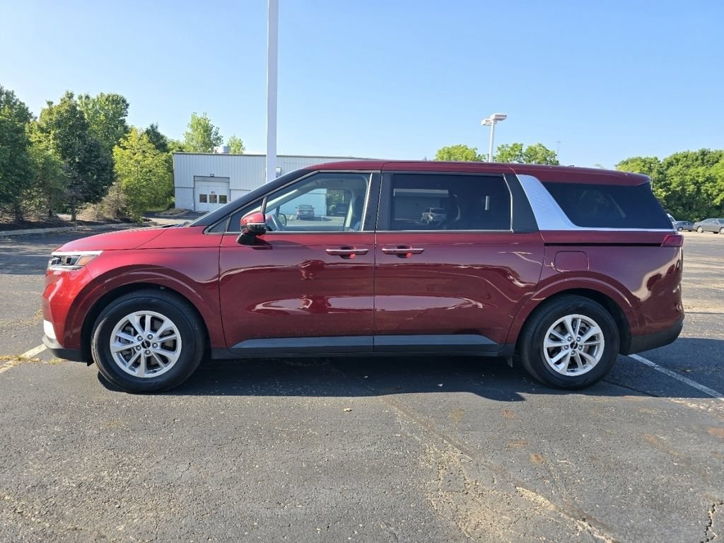 Used 2024 Kia Carnival LX FWD image 4