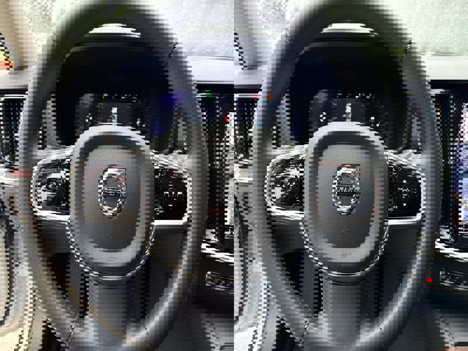 Used 2023 Volvo V60 B5 Cross Country Plus image 26