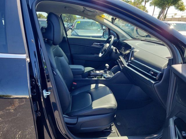 Used 2025 Kia Sportage EX FWD image 8
