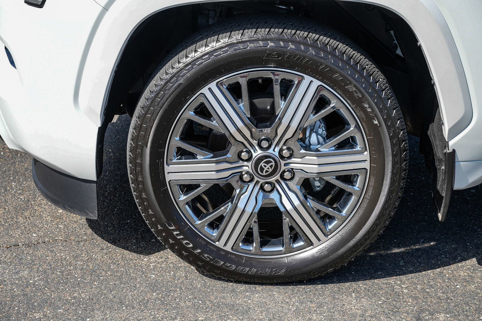 Used 2025 Toyota Sequoia Capstone AWD/4WD image 9