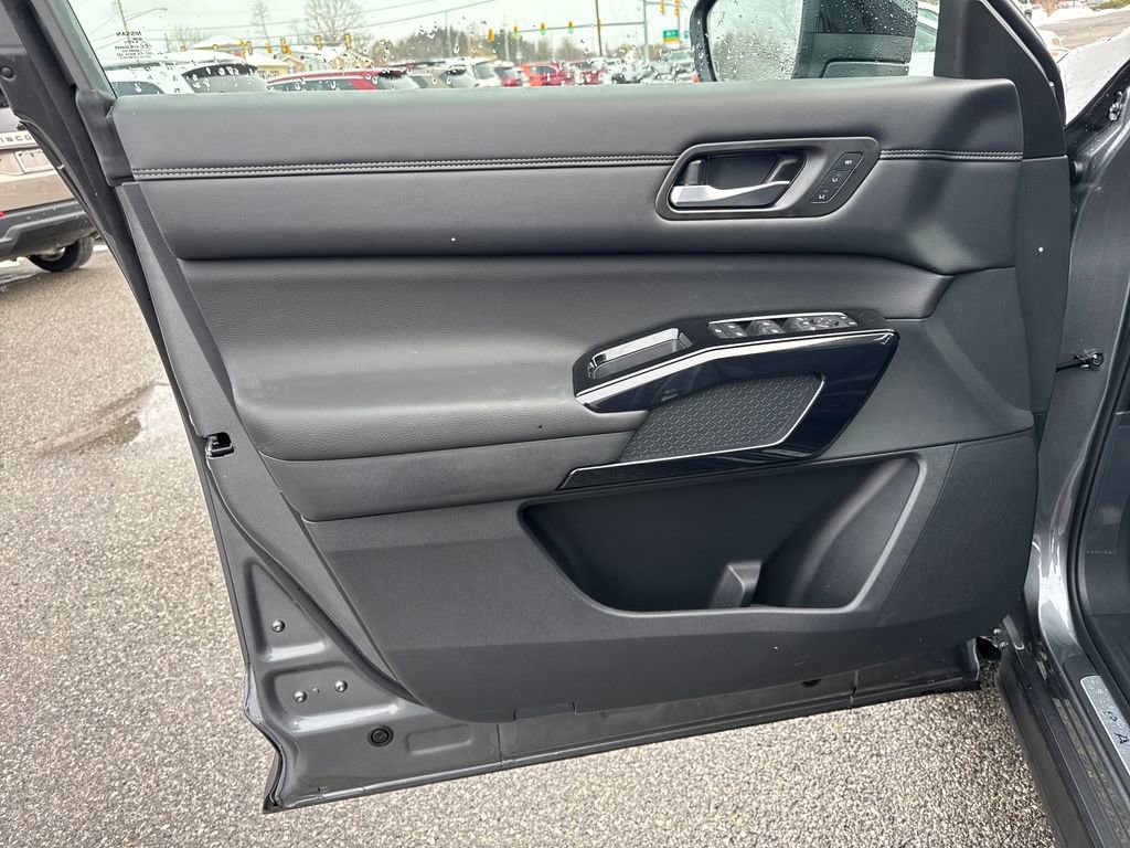 New 2026 Nissan Pathfinder Platinum image 11